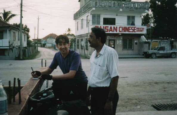 Roving South Asian money changer finds a customer