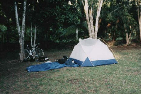 Roving South Asian money changer finds a customer