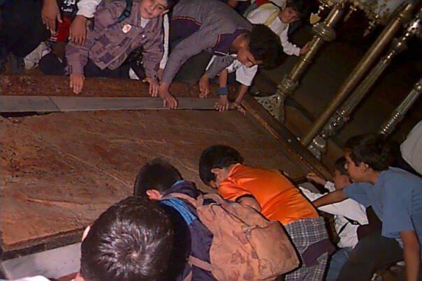 ... stone kissing greek goslings