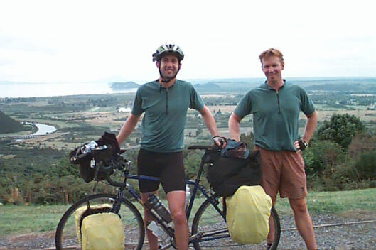 Calling the cops and displaying the damage Above Lake Taupo, only 1000 meters more to climb