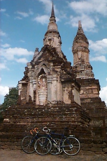 Lotus-stupa in Si Sachanalai Elephant temple