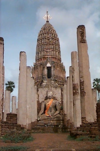 Temple of the dancing drag queen Fred as monkertainment