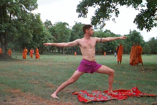 Temple of the dancing drag queen Fred as monkertainment