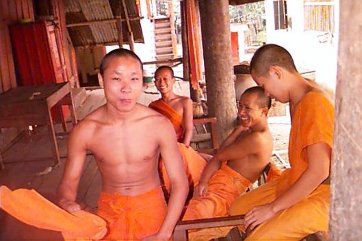 laos18sm.jpg (8015 bytes)