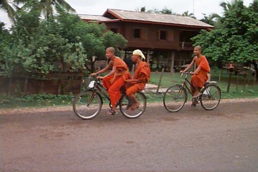 laos8sm.jpg (8015 bytes)