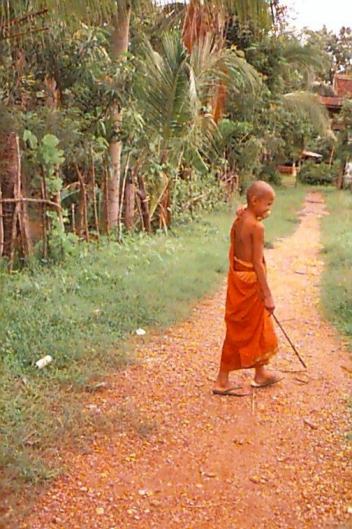 laos13sm.jpg (8015 bytes)